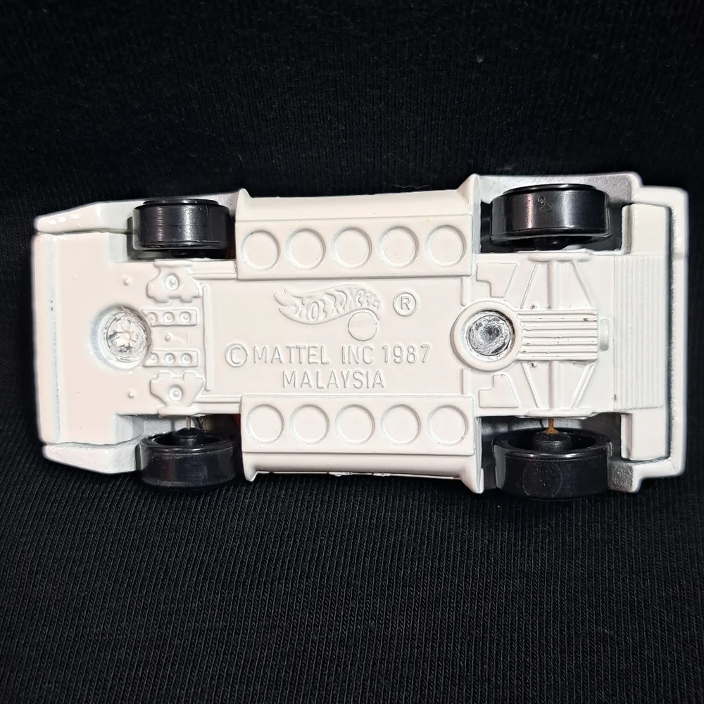 Vinatge Hot Wheels‎ 1987 White Lamborghini Countach w/o Decals